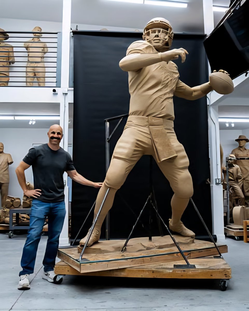 KTIK_953FM's tweet photo. ‼️PRATER & BALLGAME on 95.3FM/KTIK app with @MikeFPrater @Ballgame_KTIK @g_frank6

CALL/TEXT 208-424-9300

-3: Kellen statue
-315: Update with Kellen sculptor #BenVictor
-345: Bronco Focus @BsuBob
-4: BYU-ND @GBSHansO 
-420: Prep Rally: Meridian
-5: Leon Rice, IN STUDIO @BroncoSportsMBB