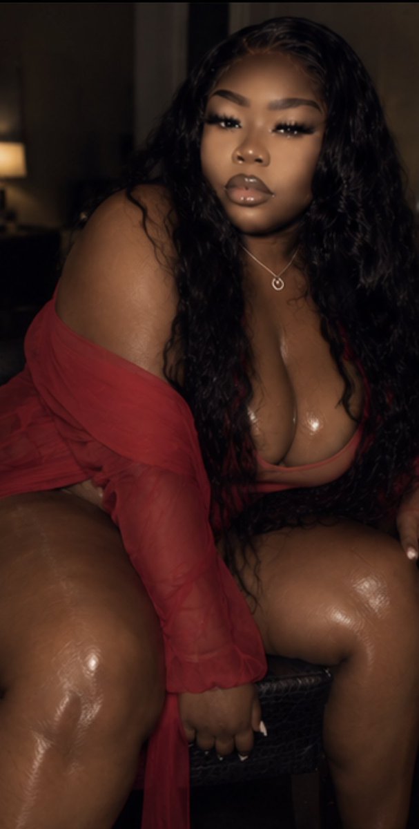 therealXXXGabz's tweet photo. I’m your fantasy don’t fall in love with me 😮‍💨🤎🍫￼ https://t.co/YOnY0iODxl