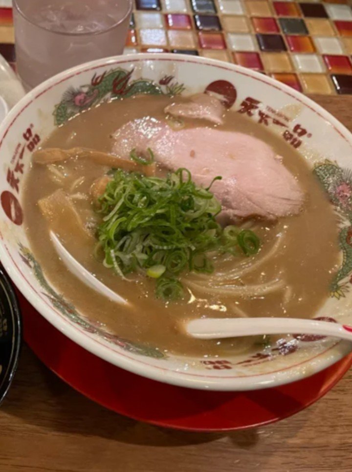Fdr39dReLw0UQoK's tweet photo. おはようございます😊
いつも私のツイートを1秒でも見て頂いてる方には感謝感謝をしてます♥♥♥
ガッキー常連のラーメン屋を紹介しますね✌✌
久しぶりに天下一品のこってりスープが飲みたくなり行って来ましたが。
やはり安定の味で抜群で焼飯とスープに浸してたべたら撃沈でした💪💪💪 https://t.co/3z5XTjshCl