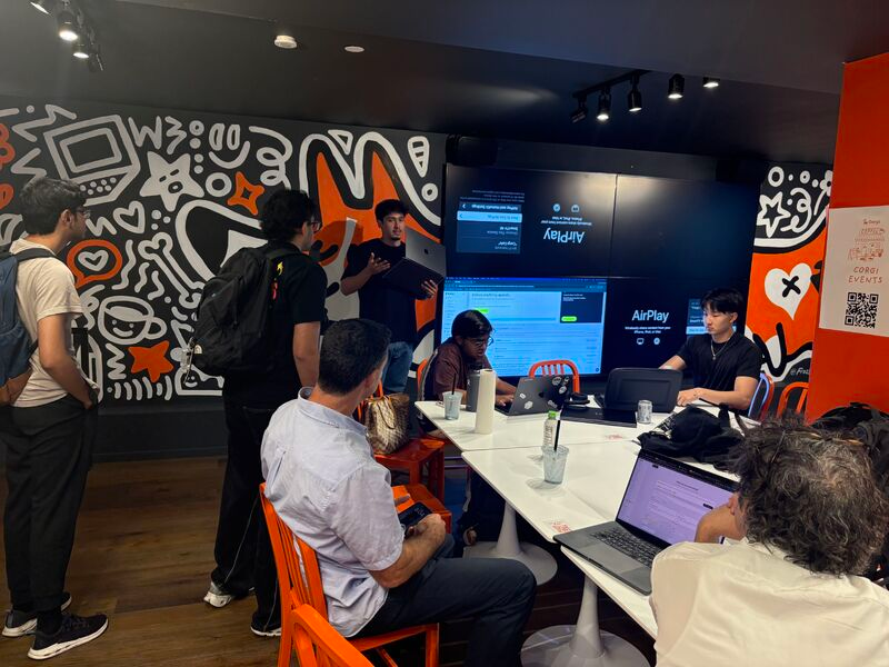 HelloPomo's tweet photo. A few moments from past Pomo gatherings 📸

Next up: Touch Grass with 645 + friends. Drinks, bites, patio conversations + AI shorts.

Consumer-brand founders &amp; growth leaders, join us Oct 21, 5:30–9:30pm in SF.

Request a spot using the link in the comments. https://t.co/AZbdMM96Ne
