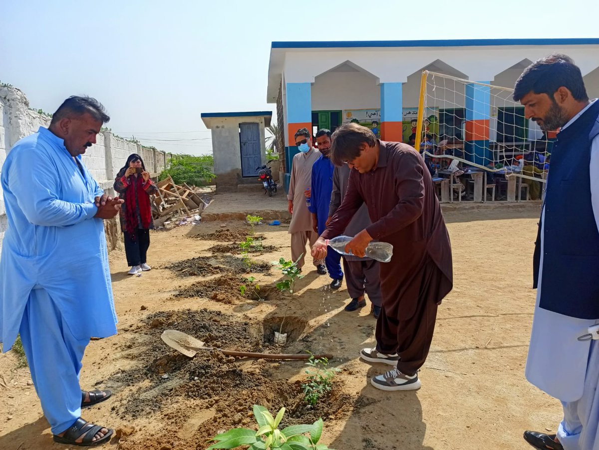 RightToPlayPak's tweet photo. Our Country Director Ali Khayam and Program Head – Sindh Atta Muhammad visited partner government schools in Thatta today. They met school leaders and teachers, spent time with students, and joined a tree plantation drive. https://t.co/cUBEdpuEV3