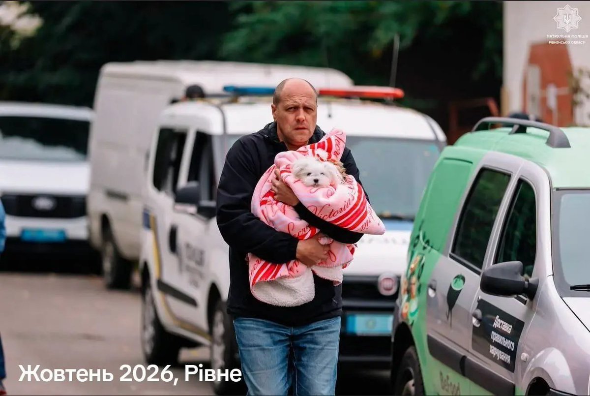 colonelhomsi's tweet photo. This one and his dog get photographed at every landing in Ukraine. That’s how they create an image for the West of how people are suffering! https://t.co/fdhXjwSETo