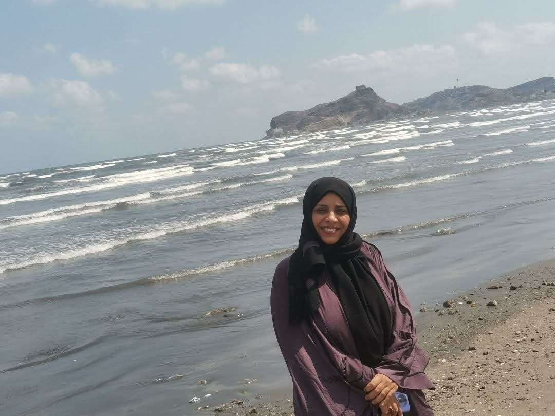 aalnaasi's tweet photo. اصدرت سلطات مدينة تعز اوامر بإخراج قرابه1000 نزيل من سجون تعز وتسليحهم للقتال في جبهات القتال بالمدينه

المحزن ان السلطه أخرجت وسلحت كلا من:
- محمد مارش 
- جسار المخلافي
وهم من المتهمين بقتل الشهيدة/افتهان المشهري-مديرة صندوق النظافة بالمحافظة

#علي_النسي https://t.co/FsR10vMHII