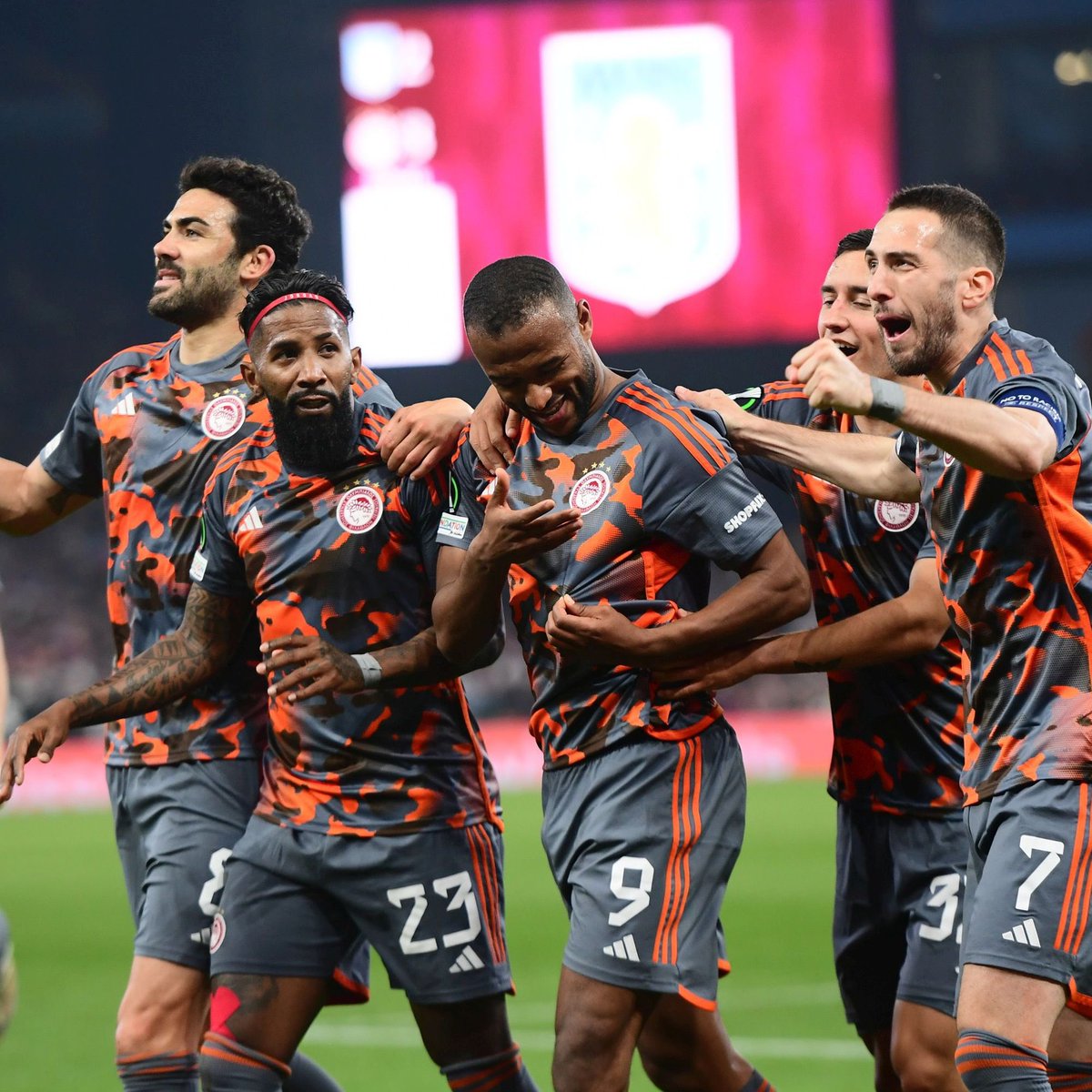olyftbl's tweet photo. Αυτή η Βίλα εδώ και 3.5 χρόνια έχει παίξει καμία 40αρια φορές εντός έδρας στην Ευρώπη. 

Μοναδική της ήττα αυτή από τον #OlympiacosFC 

Καταλάβατε νάνοι; https://t.co/MtgxQ5qzEH