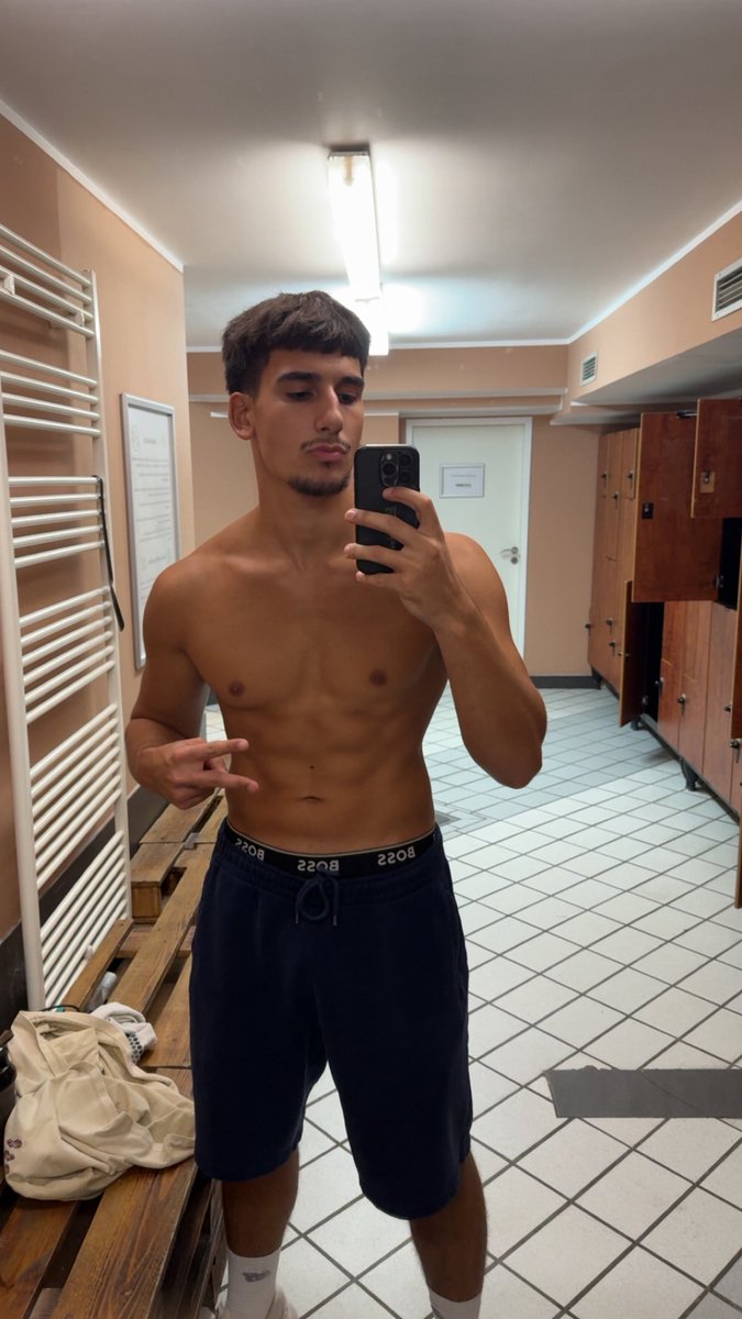 tuerkischerking's tweet photo. Gym Leak vom Boss @bremerMaster https://t.co/5kyOCaKi6q