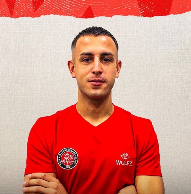FenerPlus_'s tweet photo. 16 yıl sonra Şampiyonlar Ligine katılan Fenerbahçe’nin, Aston Villa maçını tamamladığı orta saha ikilisi:

Geçen sezon kiralık olarak Kasımpaşa’da forma giyen İrfan Can Kahveci ve küme düşen Karagümrük futbolcusu Bartuğ Elmaz.

#AVLvFB https://t.co/XkPoRLoQHI