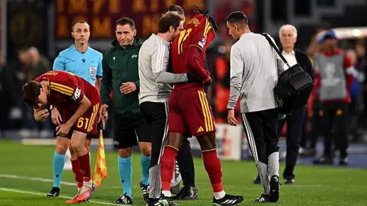 Centrald_ASRoma's tweet photo. 96' | Fim de jogo.

ROM 3 x 4 RMA https://t.co/xRT6zqbcIQ