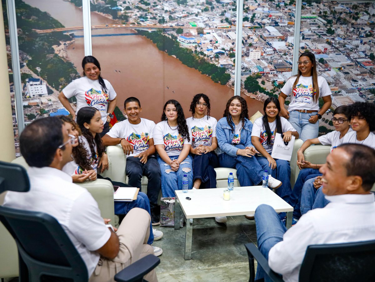 kerguelenhugo's tweet photo. Salieron de Montería con una maleta. Volvieron con el mundo adentro.

Dos semanas en Lima y Cusco. Otra cultura, otro acento, su inglés puesto a prueba de verdad.

Son estudiantes de grado 10 de Antonia Santos, La Pradera, Loma Verde y Cecilia de Lleras. Detrás de este viaje hay padres que hicieron un esfuerzo enorme, y una Alcaldía que decidió apostarle con ellos.

Hoy los recibí. No llegaron cansados, llegaron con hambre de seguir estudiando.

Un viaje no cambia quién eres. Te muestra quién puedes llegar a ser.

Muchachos: el mundo ya los vio. Ahora vayan por él.