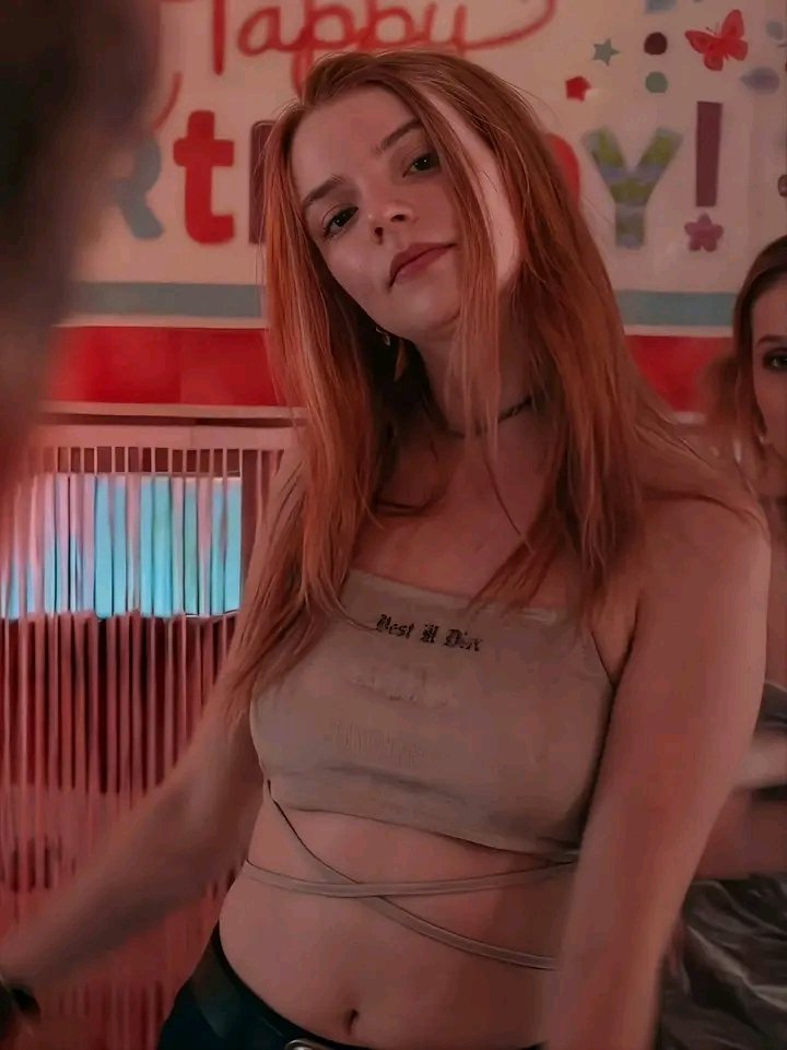 starcravingspr's tweet photo. Anya Taylor-Joy has the face, the body, the kind of beauty that leaves you speechless. https://t.co/GhhiHEKRKX
