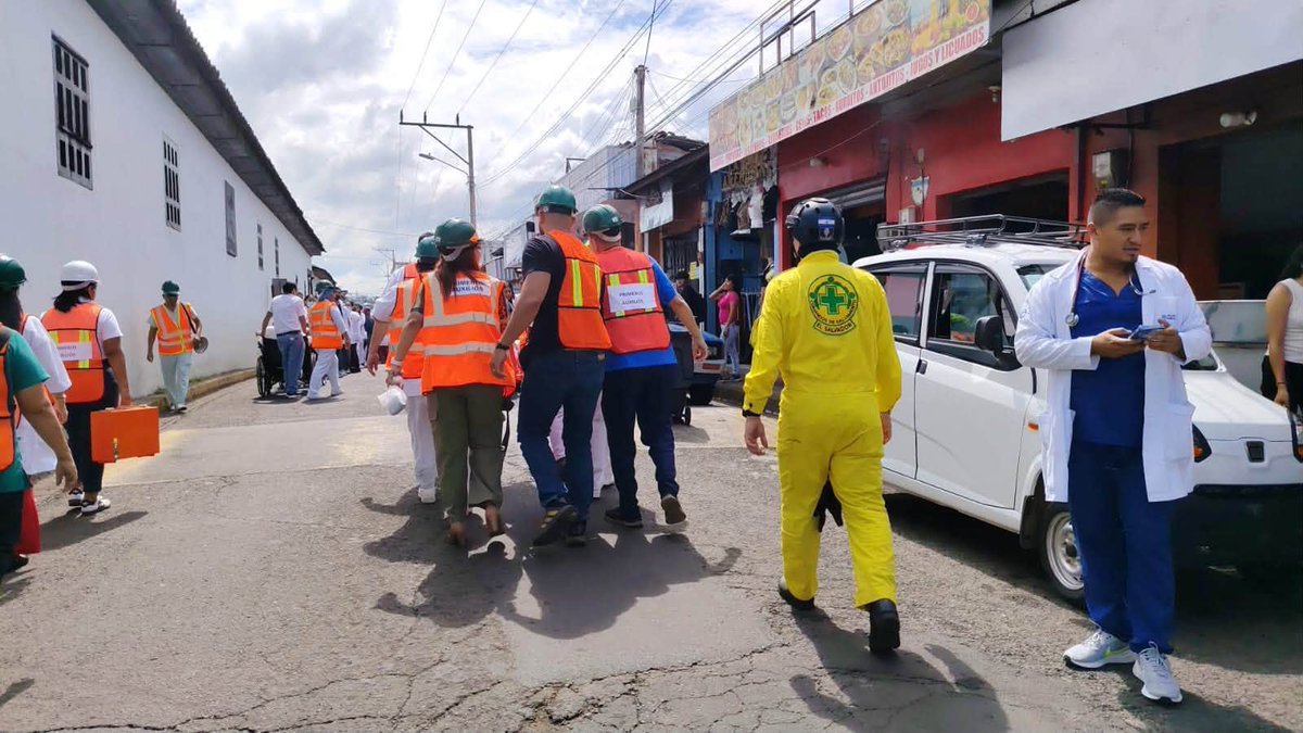 endesarrollo_sv's tweet photo. Instituciones en todo el país participaron en el #SimulacroNacional por terremoto.
En el "Valle de las Hamacas" siempre se debe estar preparado para saber cómo reaccionar ante la manifestación de la naturaleza. https://t.co/ZmNHL1xP72