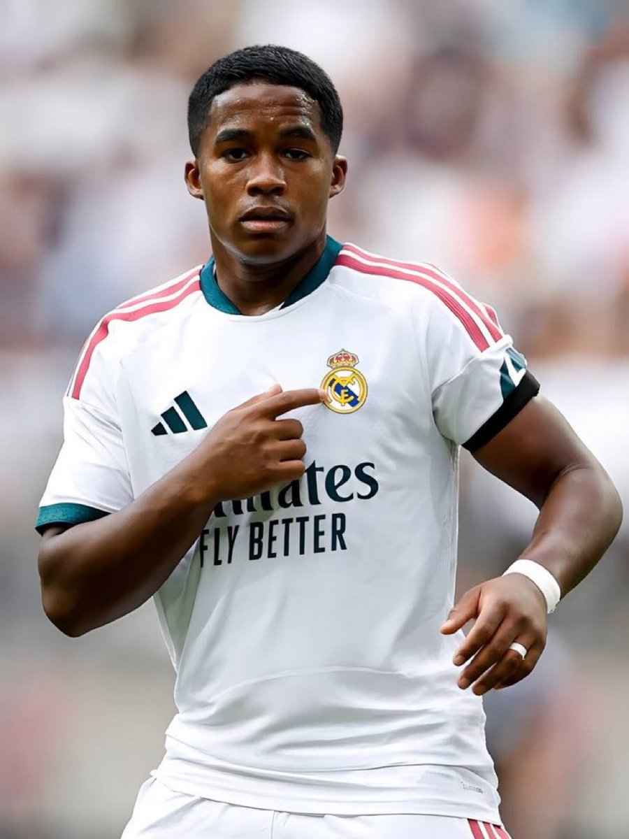 mbafraaude's tweet photo. No confió en él Ancelotti. 
No confió en él Alonso.
Y no confía en él Mourinho.

Pero el destino no te puede quitar ser el futuro de este club. https://t.co/U4Q7TcvkKo