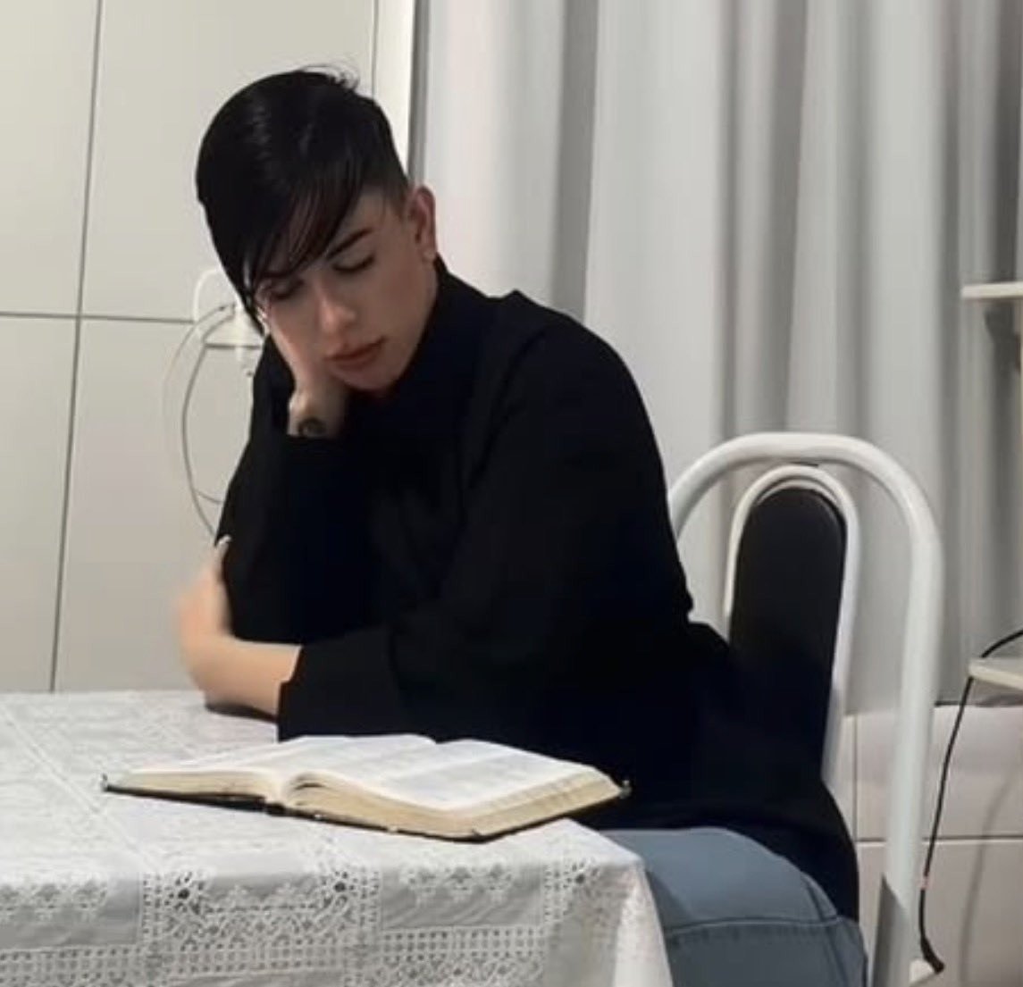 bbmorna's tweet photo. ha de constar nos livros escolares q todas as taticas de perturbacao nas redes q a esquerda está adotando recentemente tem origem com os gays e vai tomando dos identitarios bb sem nois a esquerda seria bem pouquinho atualmente https://t.co/pcb759VBoL