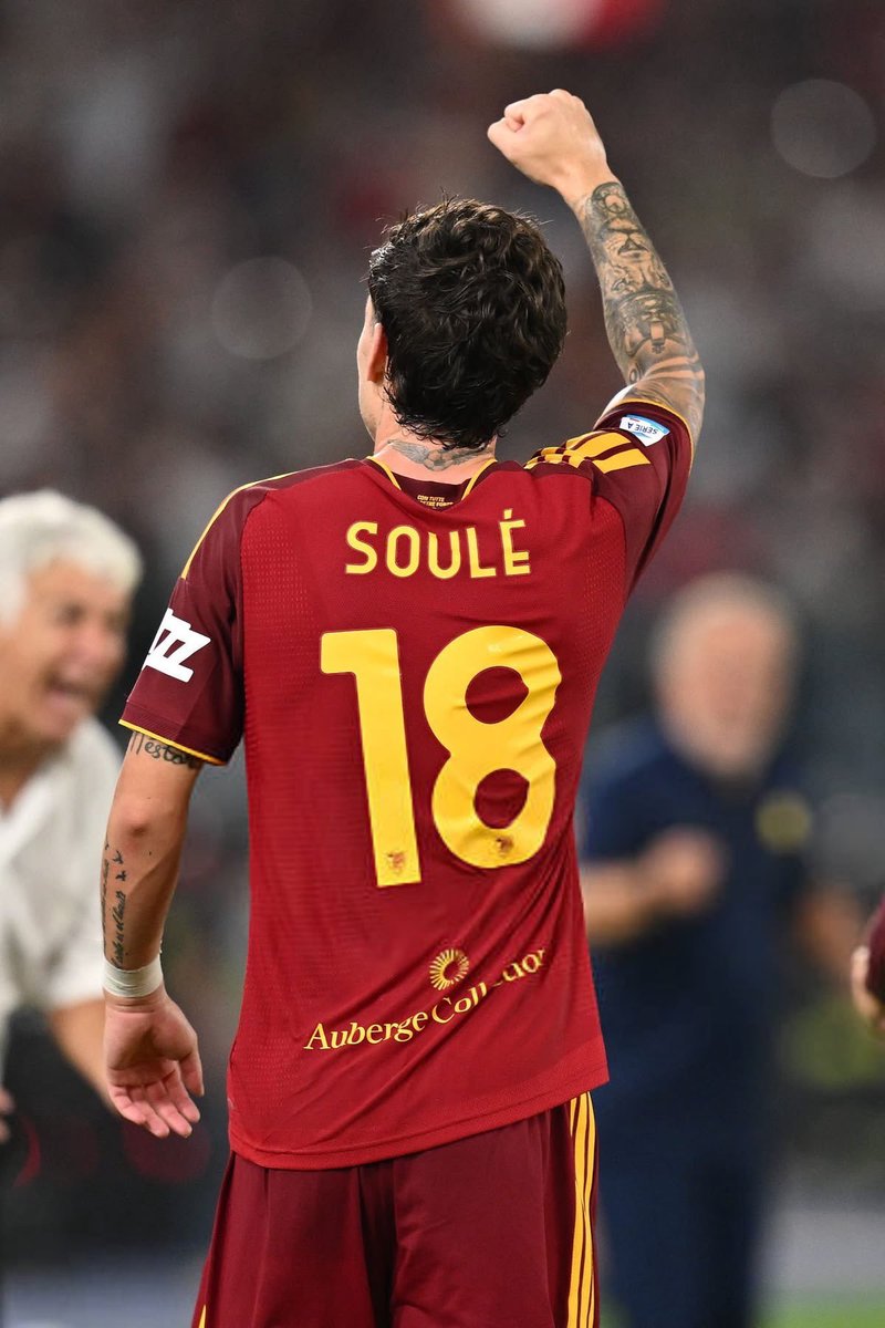 DeZerbiano's tweet photo. L'idoletto del popolo scappa in spogliatoio dopo averti tolto un gol
Tu come sempre ti carichi la squadra sulle spalle con due assist di cui uno commovente

Solo la fortuna sovrannaturale del ciccione di setubal ti ha fermato oggi

Grazie Mati, non lasciarci mai❤️ https://t.co/l2cfEZe5cX