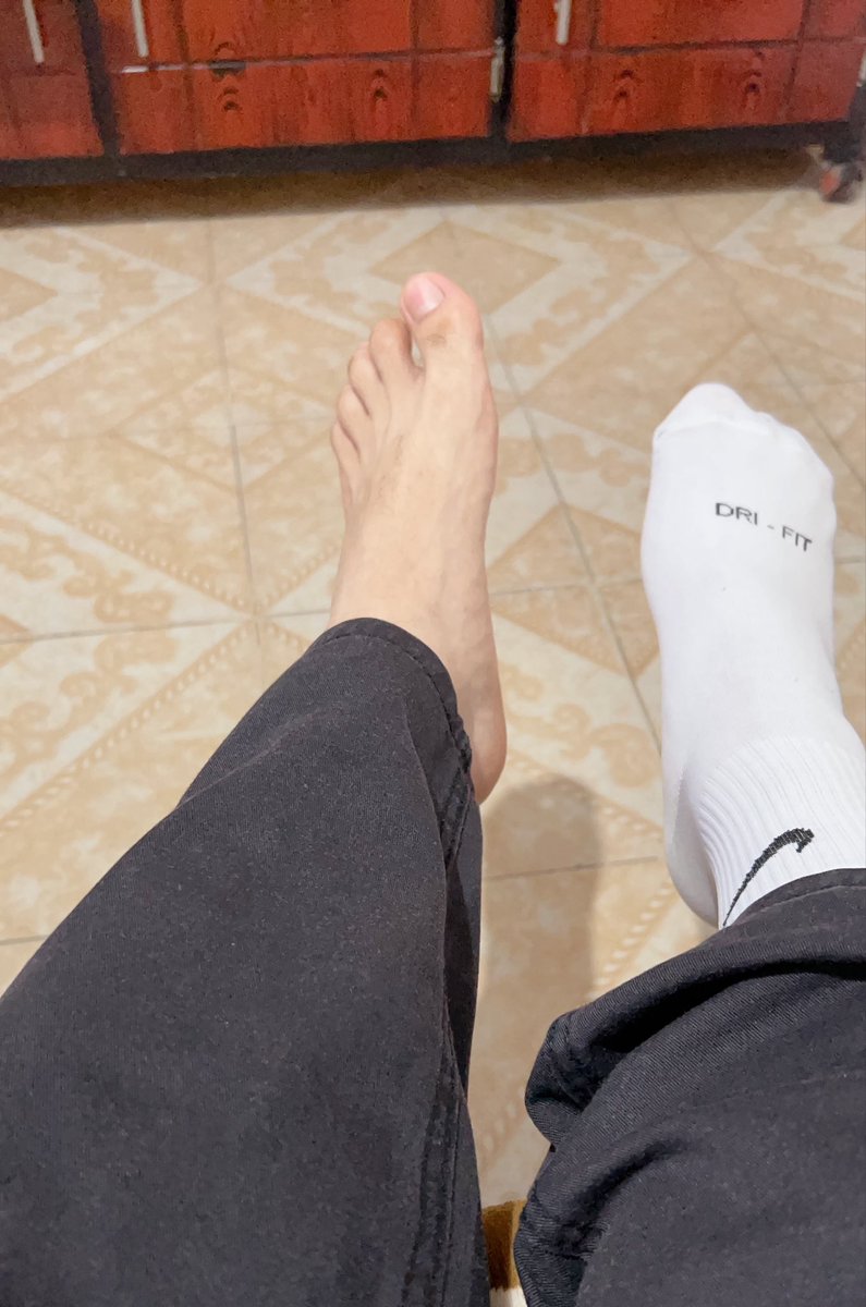 AIDENTWINK18's tweet photo. #malefeet #feetmale https://t.co/GX3NgfQrAO