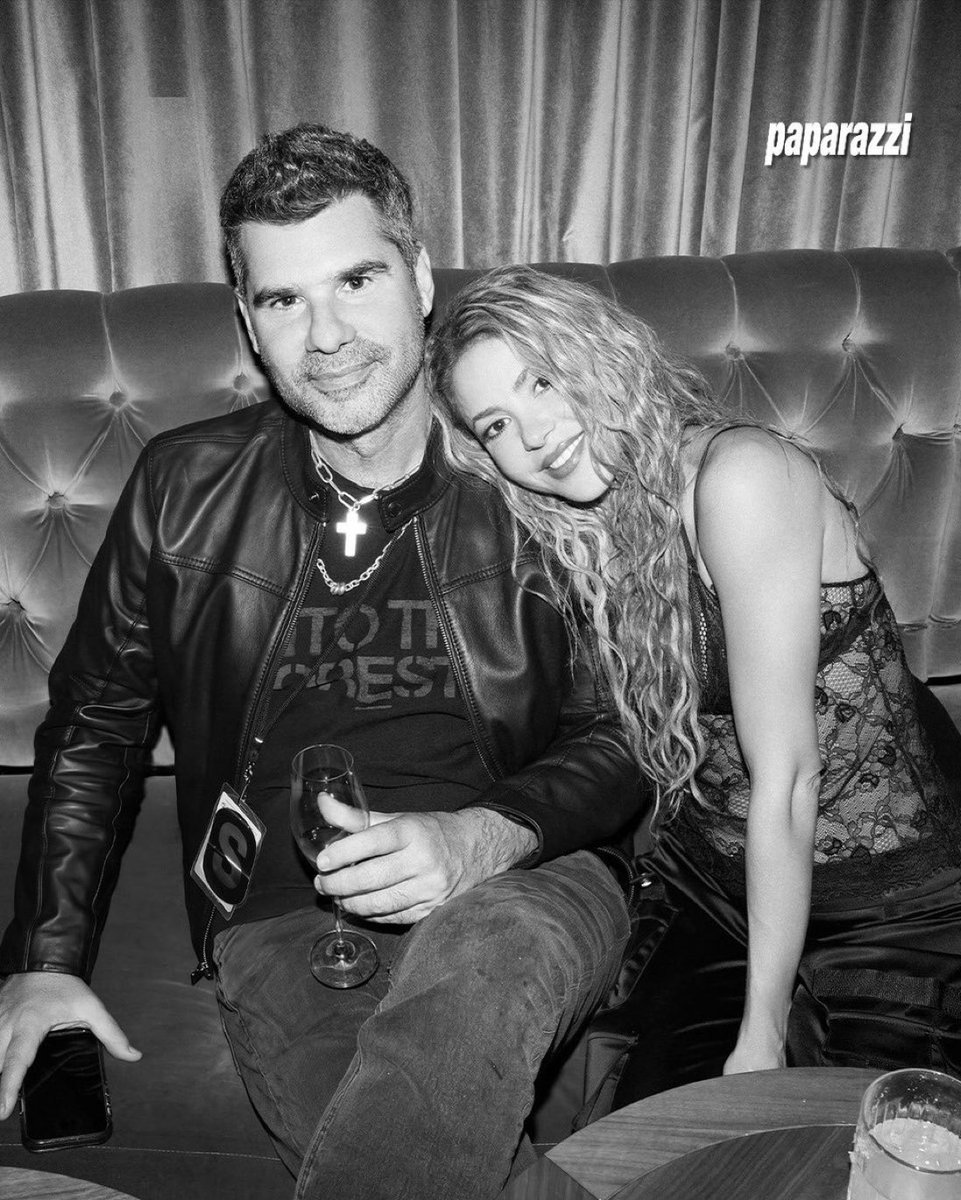 polymarketenesp's tweet photo. 🇨🇴 | Shakira compartió una fotografía junto a su expareja Antonio de la Rúa tras sus conciertos en Madrid. https://t.co/Hyt3iECAIX