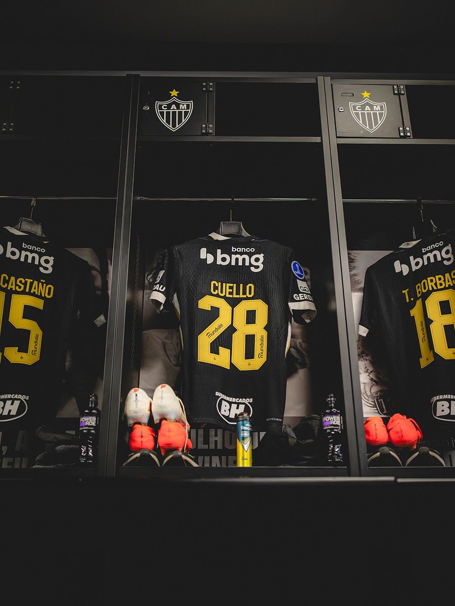 Atletico's tweet photo. 🏴🏳️ @GaloNaVeia no topo! 🐔

Hoje, a marca do GNV ocupa o espaço de patrocinador máster na nossa camisa, em homenagem a quem faz parte do maior programa de sócio-torcedor do Brasil.

A Massa sempre faz a diferença! 🖤🤍

#VamoGalo #CAMxMCT https://t.co/KT6yJZ7axd