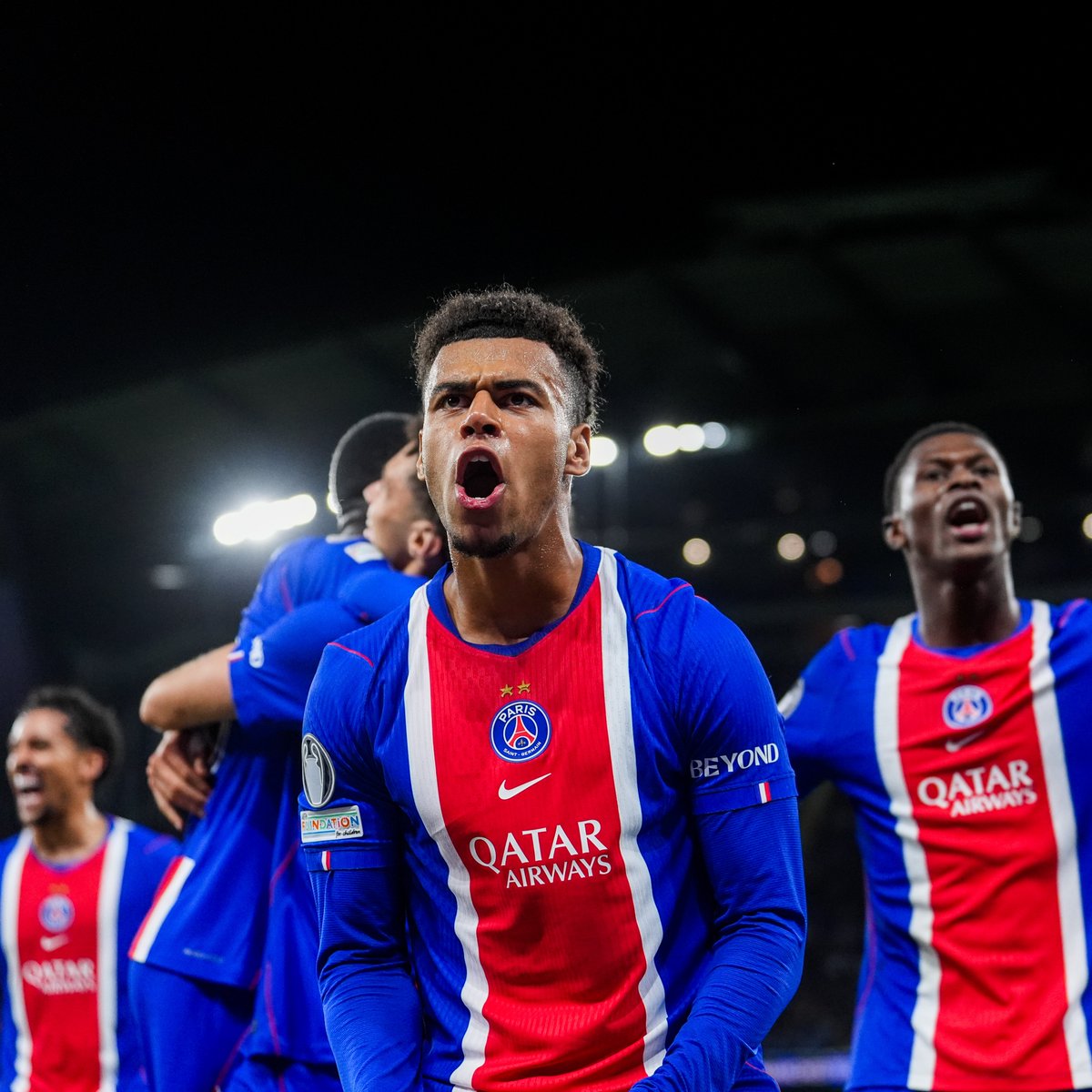 ActuFoot_'s tweet photo. 🚨🚨🚨 LE PARIS SAINT-GERMAIN EST LEADER DU CLASSEMENT DE LA LIGUE DES CHAMPIONS !!! ❤️💙🤩

BACK TO BACK TO BACK ⏳ https://t.co/IIuC6q4ayJ