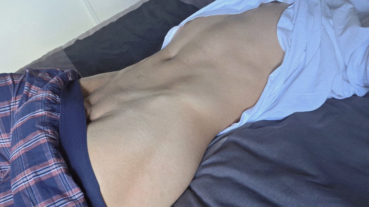 Mewila_'s tweet photo. Tummy appreciation post :3
#femboy #twink #tummy https://t.co/kfkQ1nvw9B