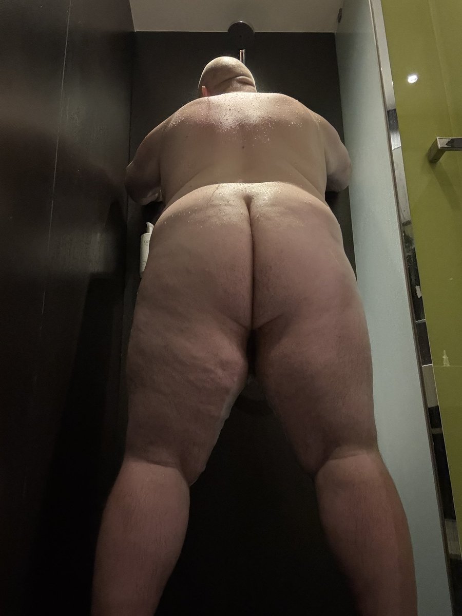 ChubbenC's tweet photo. 🧼 no soap to drop but doesn’t hurt to squat anyway. https://t.co/N63XecERxA