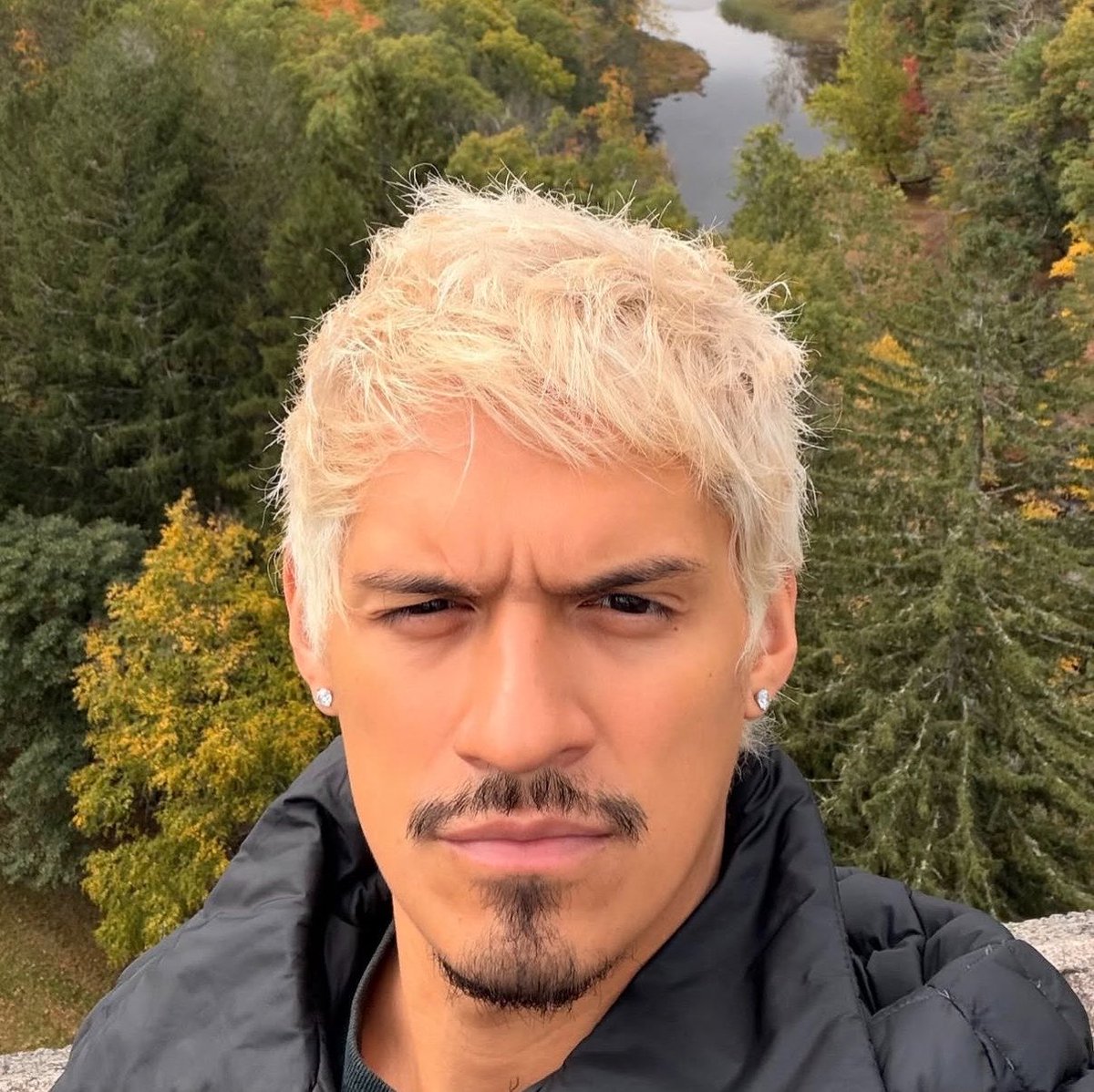 omarapollosprmc's tweet photo. Omar Apollo looks cozy in new photos https://t.co/3mAvgjhWfz