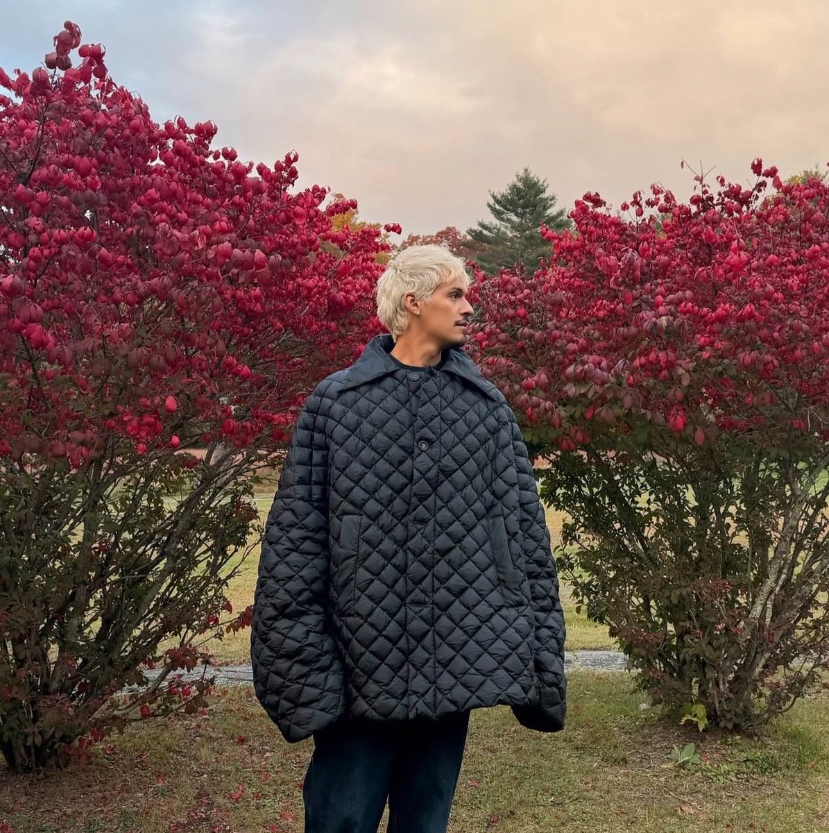 omarapollosprmc's tweet photo. Omar Apollo looks cozy in new photos https://t.co/3mAvgjhWfz
