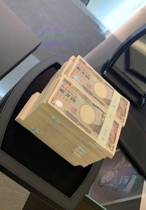 alanj905's tweet photo. もし今日、600万円もらえたら何に使う？🤔💴

① 借金を返す
② 投資する
③ 人生をもっと良くするために使う
#PayPay欲しい 
#paypay https://t.co/rAeiodFfKz
