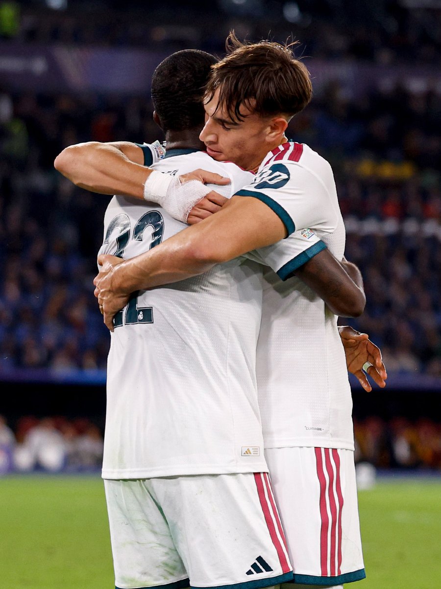 realmadrid's tweet photo. 🫂 Si es que es para darles un abrazo a estos dos... https://t.co/xy8fCw5LVP