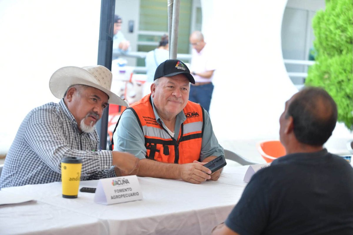MartinGomezCald's tweet photo. #Acuña | Preside alcalde @dehoyosemilio Brigada “Miércoles con tu Alcalde”, atiende #Solicitudes ciudadanas.
https://t.co/hbV7Cykeul #RTNews #Saltillo https://t.co/zjP4rwt5Fh