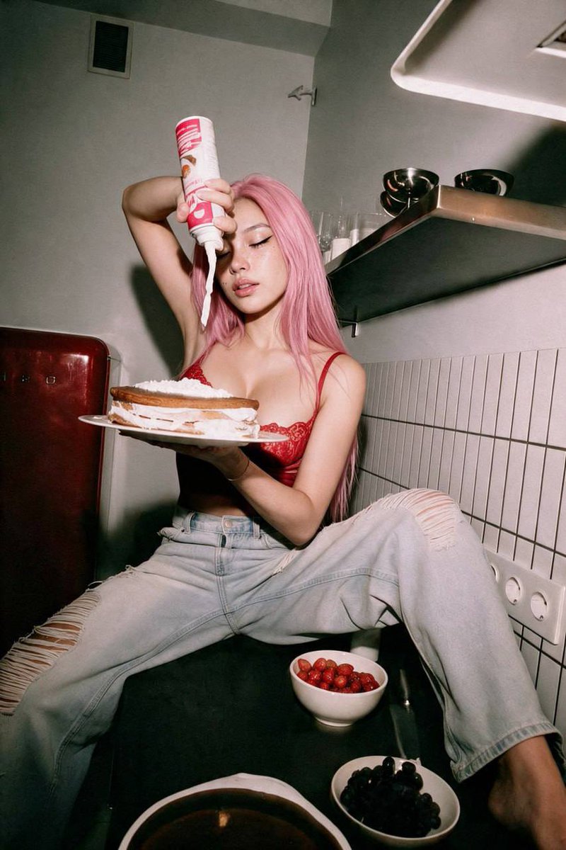 mavlsii's tweet photo. Would you like to come home from work and see me waiting for you in your kitchen? 💋 https://t.co/cfw6nkn50d
