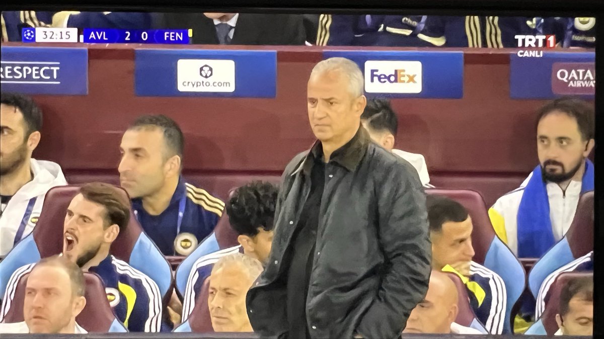tecofcof's tweet photo. ismail kartal'ın bugünkü tek doğru hamlesi ingiltere'ye gitmişken yağlı barbour ceket almak.. https://t.co/pFW3ly7xyo