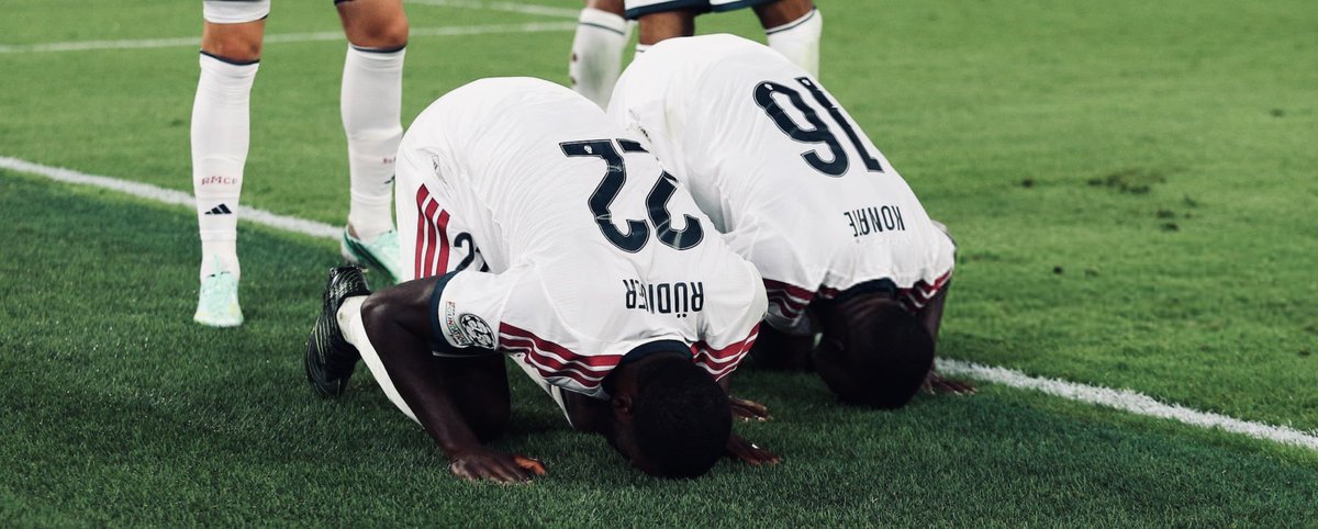 7mcyzm's tweet photo. هُنا "شخصيــة الأبطال" هُنا ريال مدريد 🤍
https://t.co/ynUtznJA4w