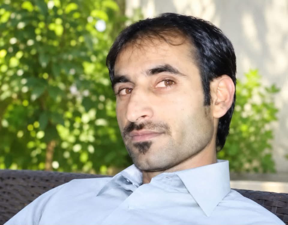 MoheemAlba50164's tweet photo. بلوچ استاد پرویز ولد مزار کو 13 اکتوبر 2026 کو ریاستی سکیورٹی فورسز اور ڈیتھ اسکواڈ کے کارندوں نے پسنی مین بازار سے جبری طور پر لاپتہ کر دیا تھا، اور 14 اکتوبر کی صبح ان کی مسخ شدہ لاش پھینک دی گئی۔

#StopBalochGenocide #SaveBalochTeachers https://t.co/SixGIHeSxm