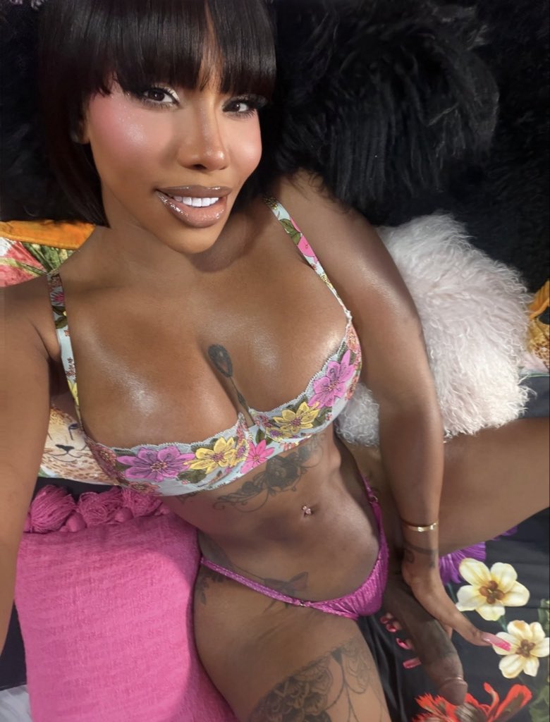 TransElla09's tweet photo. @babyshailo Hmu if you love trans 🏳️‍⚧️ https://t.co/Dj2PWq0UE5