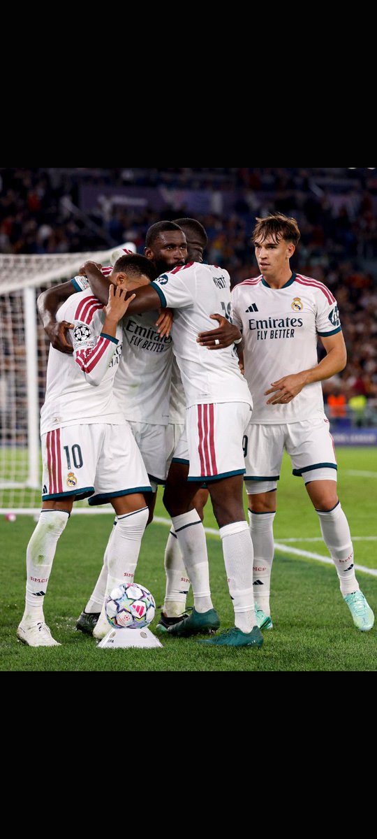 BABY08A's tweet photo. Opiniones del partido.
1er Tiempo Espantoso Del Madrid, No Hubo casi remates al arco y SIN idea de juego.
2do Tiempo Lo mismo sin idea de juego y con perdida de balones. 
Llegaron 2 goles Más de la Roma, Mientras a Mbappe le Anulan Un gol que para Mi No estaba.
SE GANO Y LISTO https://t.co/EJjYvVFEFc