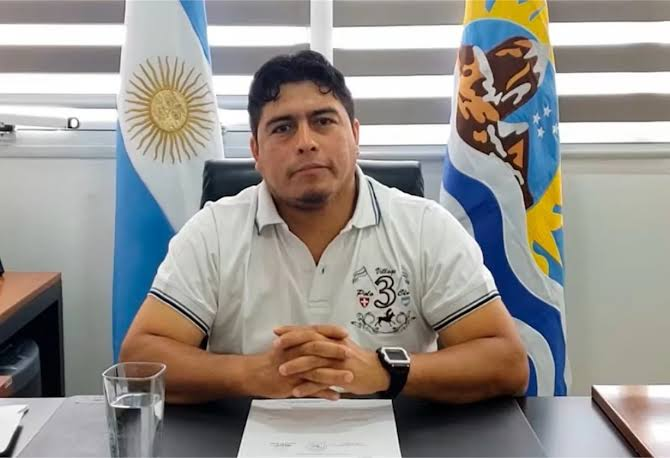 Renata350698471's tweet photo. Otro empleado del anticristo, Claudio Vidal de Santa Cruz, otro balcanizador de Argentina. Autorizó mediante un decreto la venta de tierras en un área protegida ubicada frente al glaciar Perito Moreno. https://t.co/pzPp7RkC1o