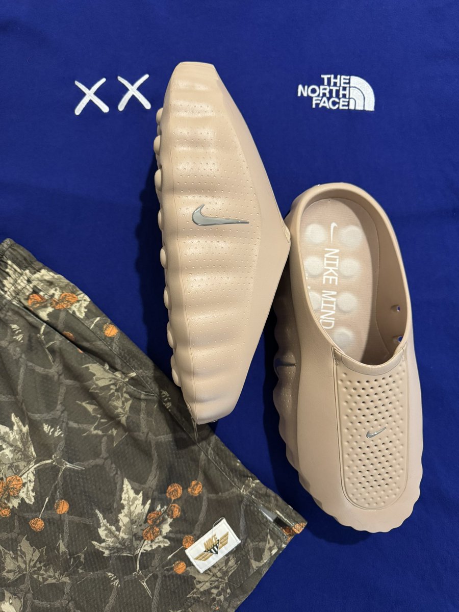 NNavram's tweet photo. Finally broke in my first pair of Nike Mind 001s after what feels like an eternity for Ls. #UNDS them because I hit on a 2nd pair but it just got cancelled from JD EA. 😂🤦🏻‍♂️

All good! Loving my TNF Kaws Nike fit today, extremely comfy and love the color combo. Happy hump day! https://t.co/XMWUVuU6Yy