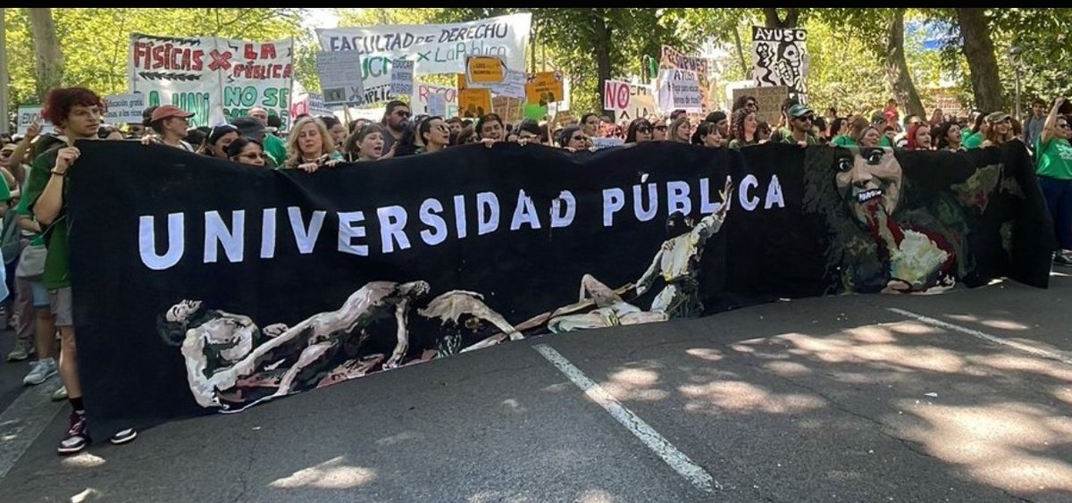 anub1x2's tweet photo. @Manuel_Gari_Rms Te lo explico con una imagen, no han podido soportar esta pancarta https://t.co/ZfJivubHOH