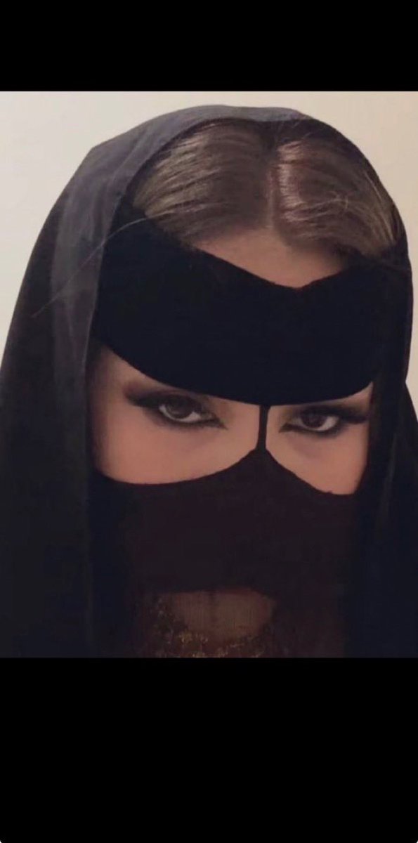 Kkrks7's tweet photo. مستقبلتني اميمتك يالشيخ 
ومضبطه لي البن اليماني 

وطاااقه هاك البرقع لكن ذابحها الحر
وماغير تفحفح هي وش علمها؟ https://t.co/RtjaZ6ZUjn