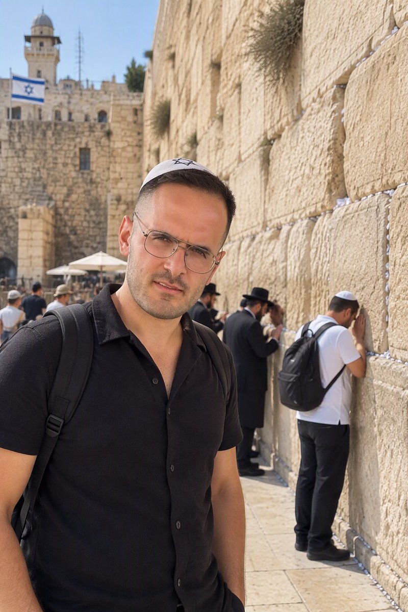 CryptotrExe's tweet photo. @6washingtonun utanmıyormusun israile gidip iphone 18 için dua etmeye https://t.co/xQzjXRWRX2