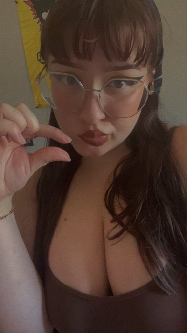 Giareina02's tweet photo. Shrimp losers approach mommy now , let me degrade and humiliate that little shrimp of yours on cam session. It’s useless anyway #findom #femdom #facetime #sph #cei #joi #blackmail #cuck #wankchat #hotwife #nsfw #nsfwtwt #bbc #bnwo #findom #horny
#goon #gooner #bdsm #femdom https://t.co/PX9UbebkfW