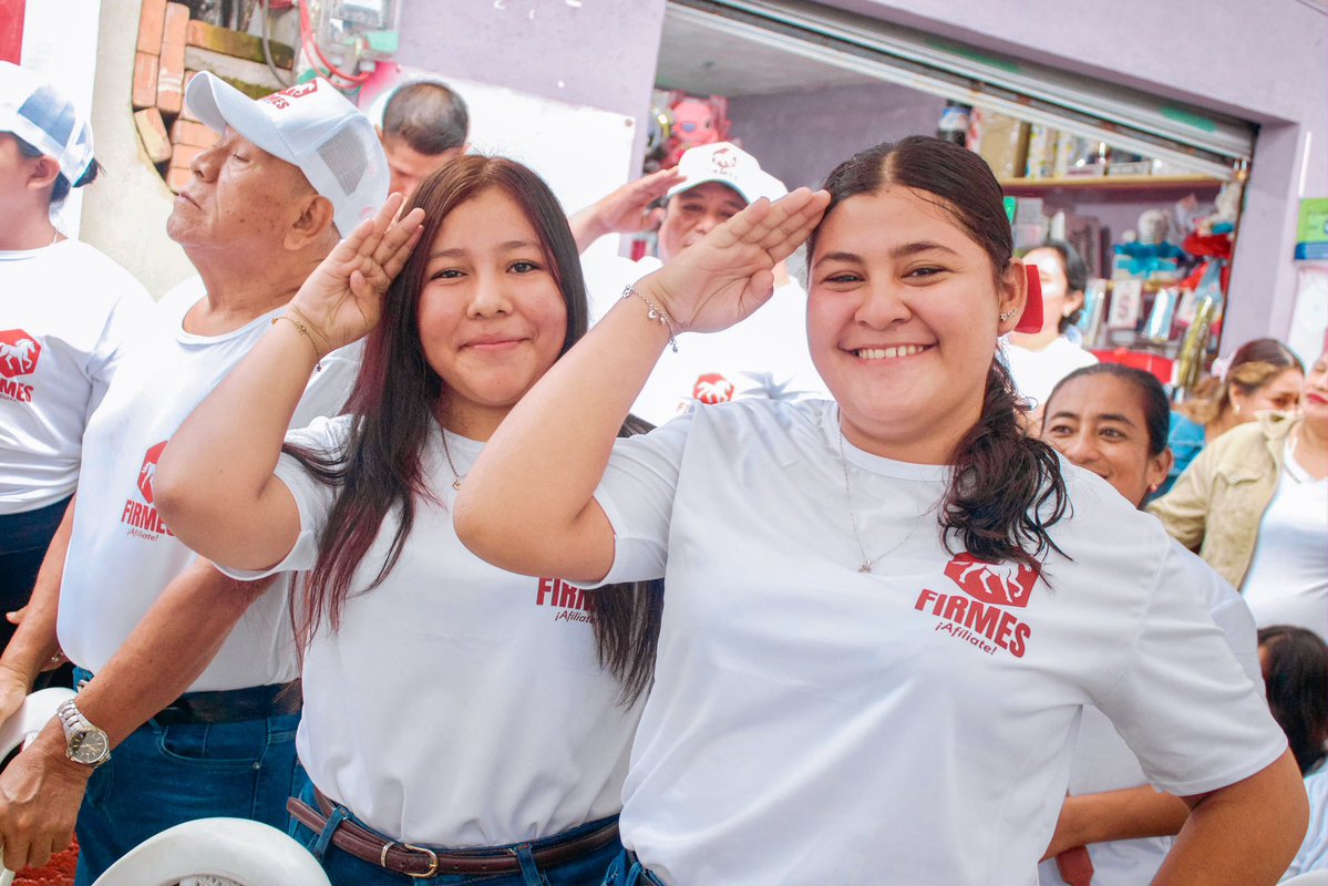 firmesgt's tweet photo. ¡Gracias por tanto cariño! 🐎
Nacimos grandes. Estamos FIRMES. 🫡
Afíliate. Artículo 20, literal h. De la LEPP.

#Guatemala #Firmes #NacimosGrandes #Suchitepequez https://t.co/MM2vLKwzkb