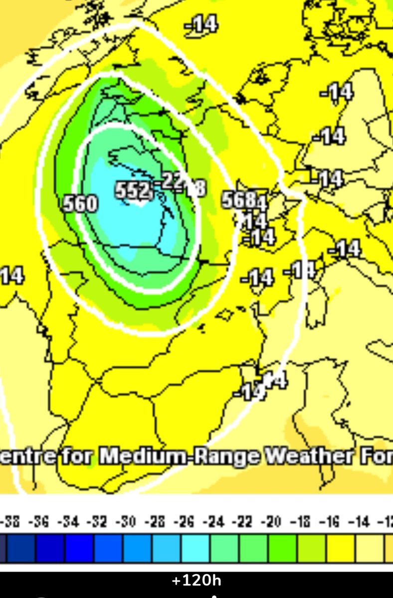 MeteoSantFost's tweet photo. 🌡️ Tant el GFS com l'ECMWF continuen apostant per un despenjament d'aire fred sobre la Península de cara a finals de setmana.
❓ El que encara falta definir és la trajectòria final de la baixa.
🌧️ D'això en dependrà quines zones acabin rebent les precipitacions més abundants. https://t.co/DH3lRpPBui