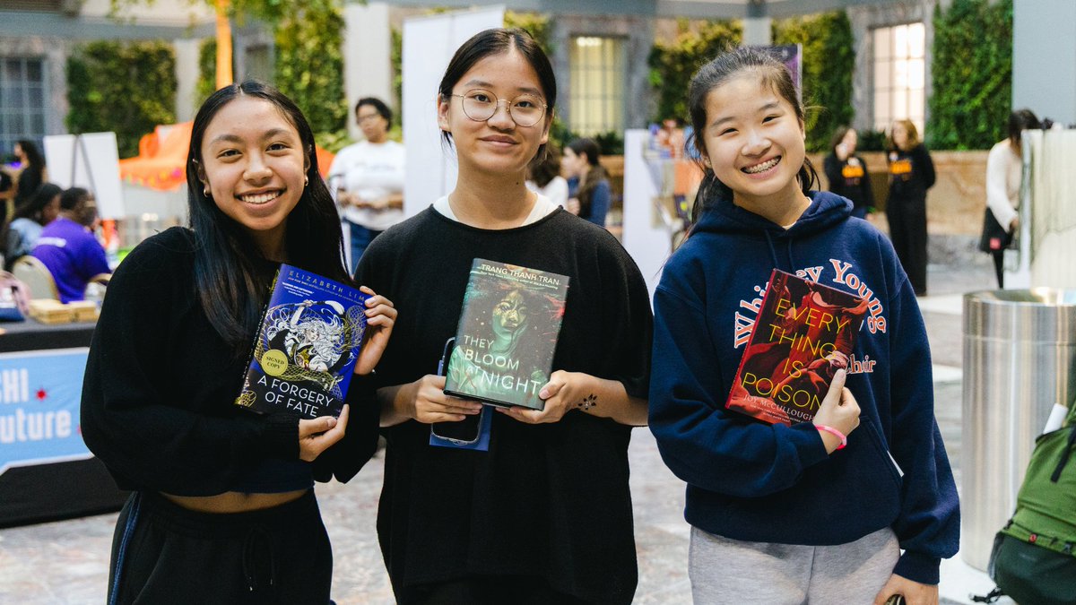 chipublib's tweet photo. Last Friday, CPL welcomed hundreds of teens to Harold Washington Library Center for this year's Teen Lit Night: Unbound! Teens celebrated all things literature, music, culture, art and listened as inspiring authors shared their literary journeys. 

Till' next time! https://t.co/Vbu7J1HHQu