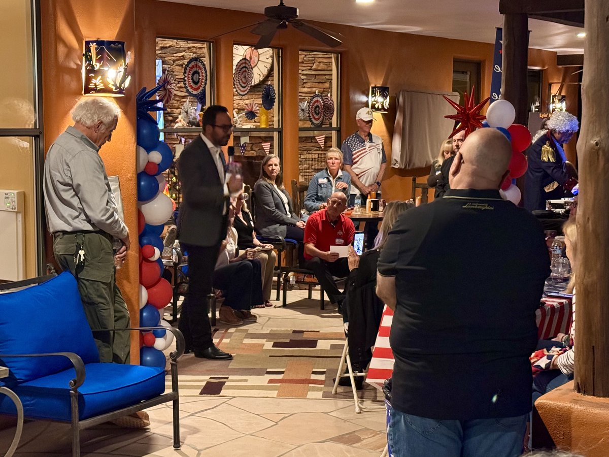 LD3azgop48's tweet photo. What a night at the final LD3 Backyard Ballot Bash! Great food &amp; great candidates: @jayfeely, @George_Khalaf, @MichelleUgenti, @DrRalphHeap &amp; Les Presmyk. Less than 3 weeks left. Vote early &amp; get your friends and neighbors to do the same! #LD3 #VoteEarly https://t.co/2bDmH9LTUa
