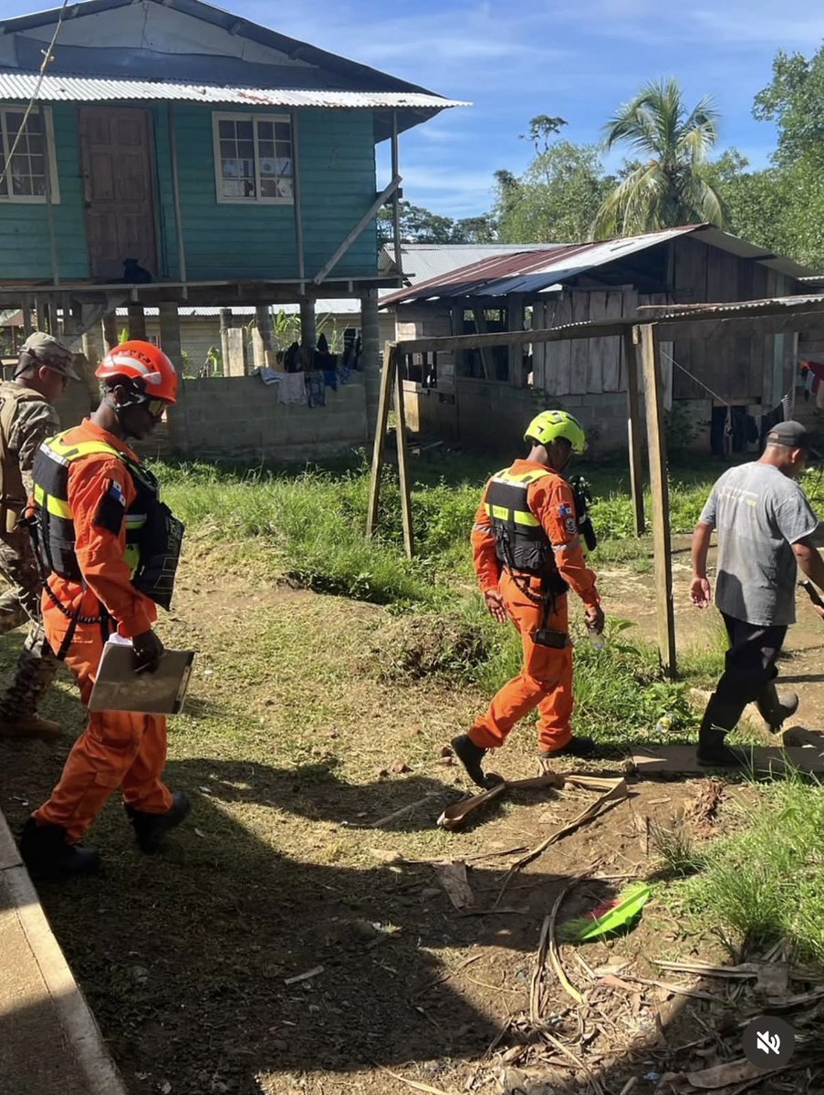rpc_radio's tweet photo. Equipos del Sistema Nacional de Protección Civil (@Sinaproc_Panama), en coordinación con el Servicio Nacional @aeronavalpanama, realizaron recorridos marítimos en las islas de San Cristóbal, Solarte y Boca del Drago, en el distrito de Bocas del Toro.

Según un reporte preliminar, se han identificado afectaciones en más de tres viviendas a raíz del reciente sismo. 

Las autoridades coordinan la asistencia humanitaria para las familias afectadas, especialmente en comunidades de difícil acceso.

#RPCRadio