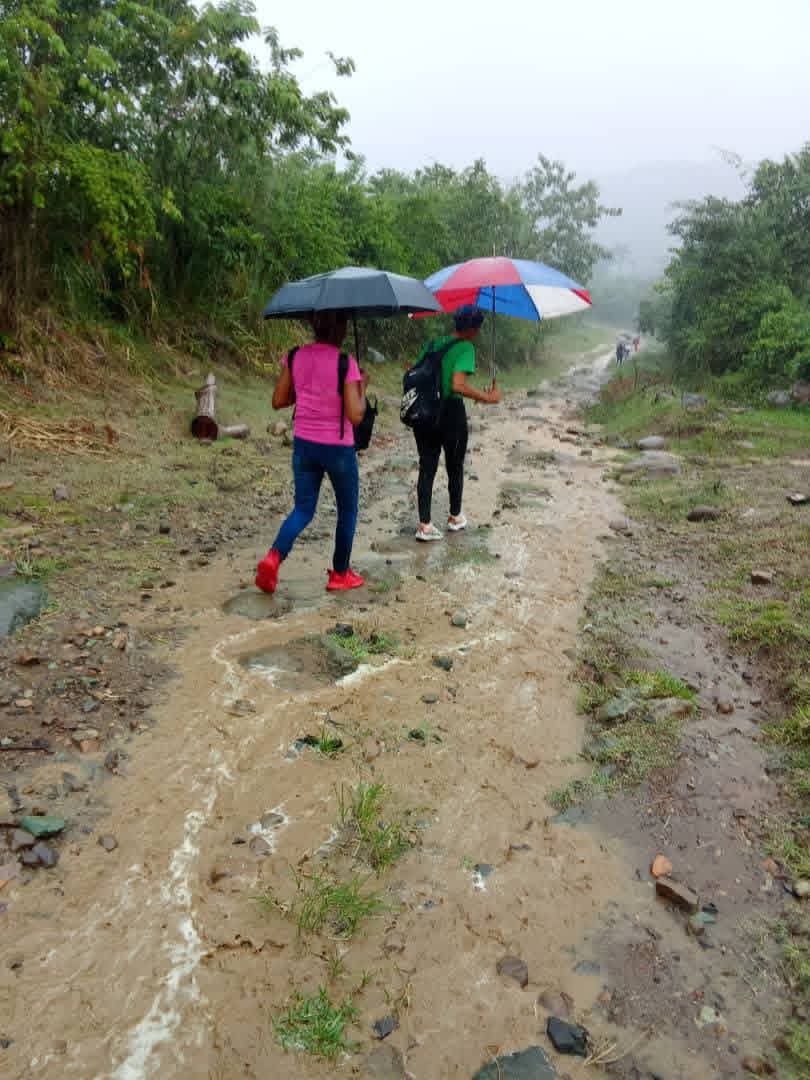 RaulSamon's tweet photo. En lo más intrincado de la Sierra Maestra en #SantiagoDeCuba está la luz de la educación, Gracias educadores, #CubaMined @dpestgo https://t.co/ADPZqMvjhx