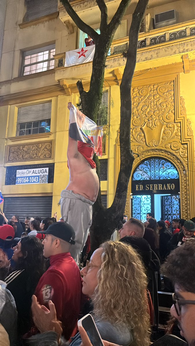 brumacrdv's tweet photo. @capelirios Eu tb tenho essa foto 🤣 https://t.co/6GUrbai2DU