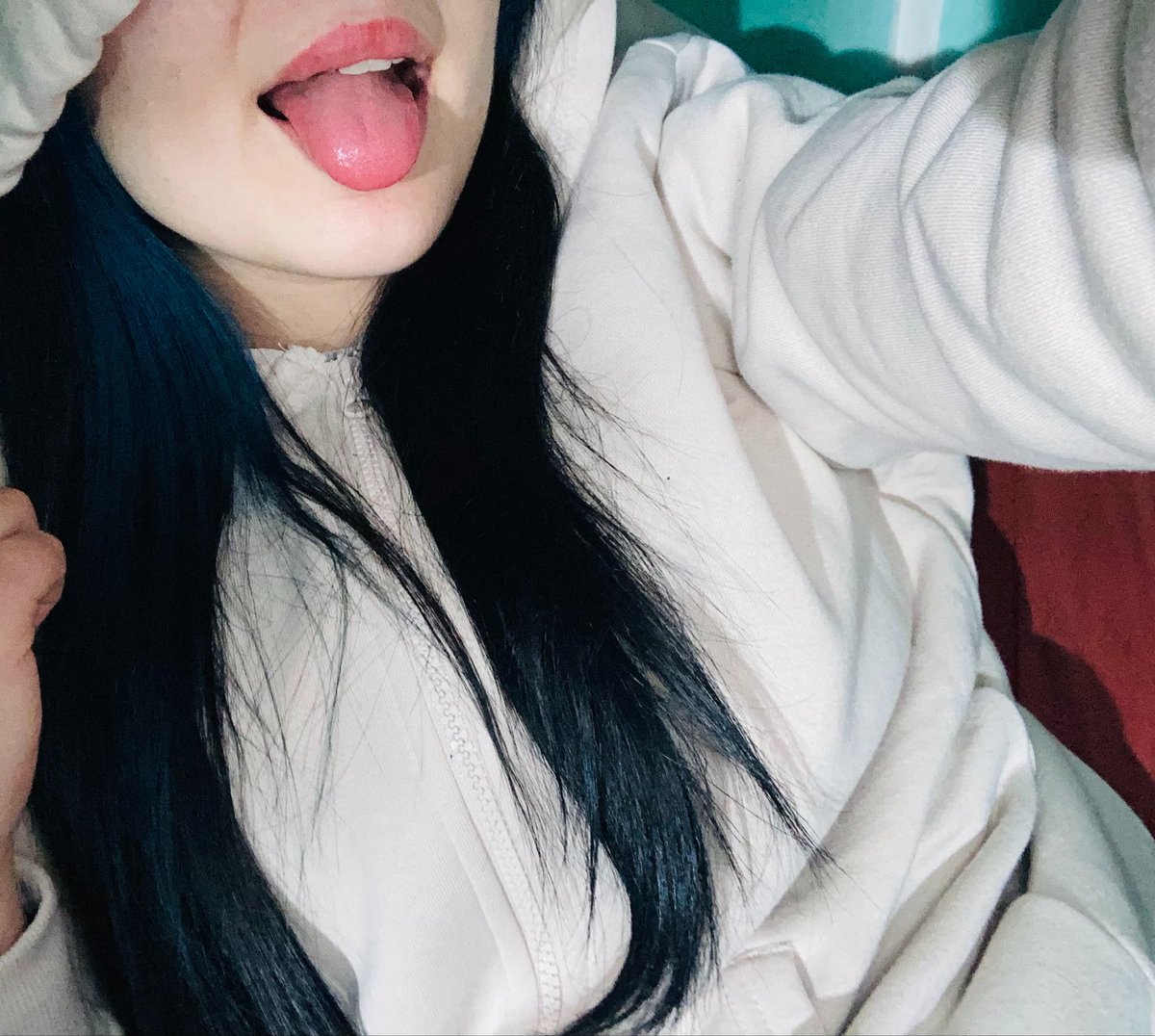 CGaspariin's tweet photo. 😛😘 https://t.co/bTApnpSekC