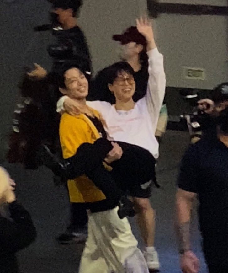 jikookheart's tweet photo. THEN                                         NOW https://t.co/DGN7i6MYbe