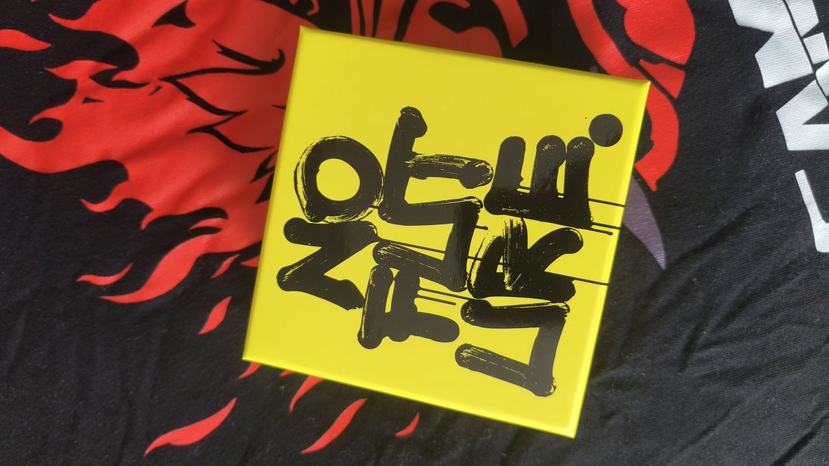 nero082617's tweet photo. 予約してた、Vのネックレスが届いた。

俺は、Vだ。(違う) https://t.co/H6Ho4GnvKh